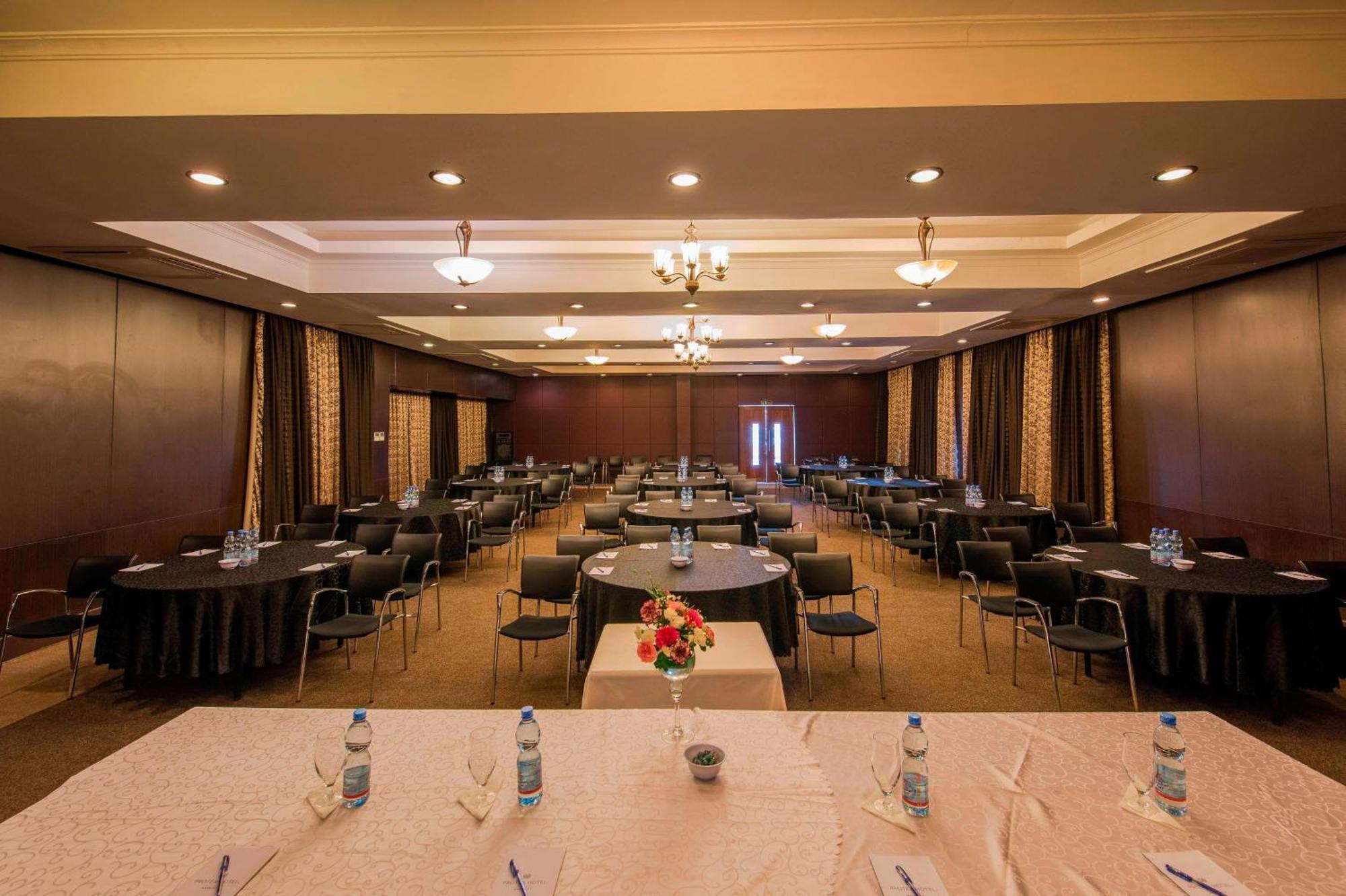 Protea Hotel By Marriott Dar Es Salaam Courtyard Ngoại thất bức ảnh