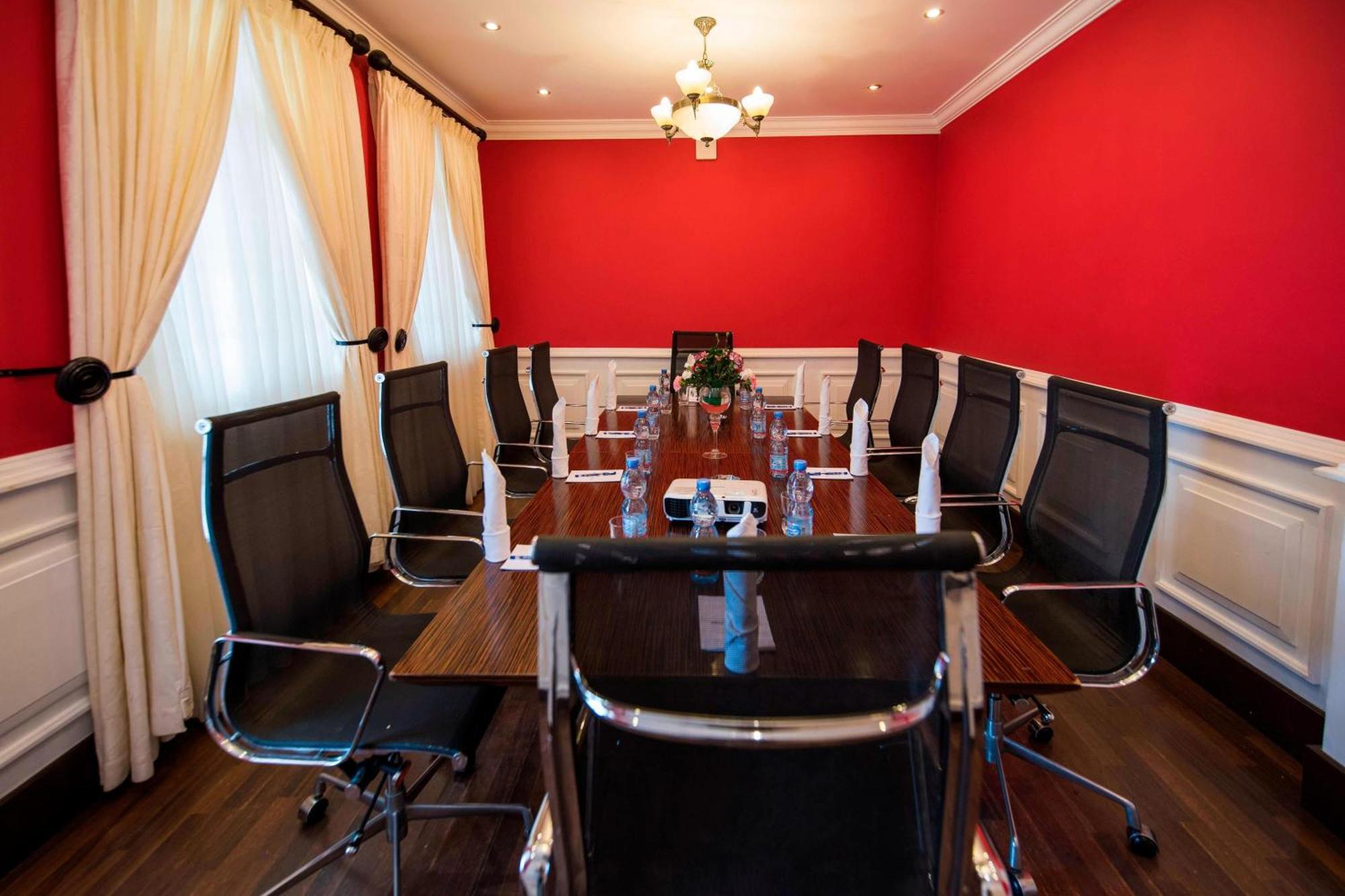 Protea Hotel By Marriott Dar Es Salaam Courtyard Ngoại thất bức ảnh