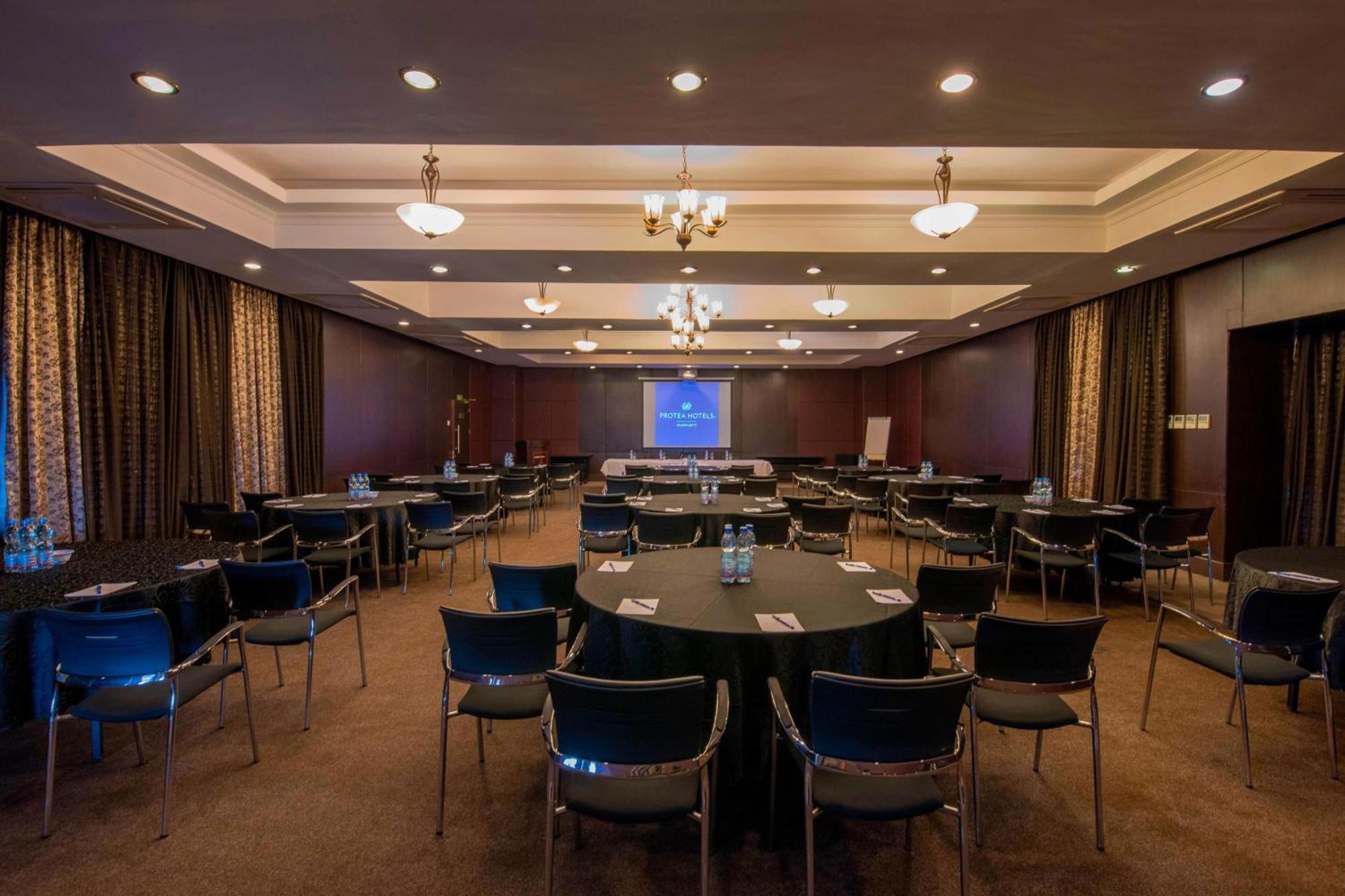 Protea Hotel By Marriott Dar Es Salaam Courtyard Ngoại thất bức ảnh