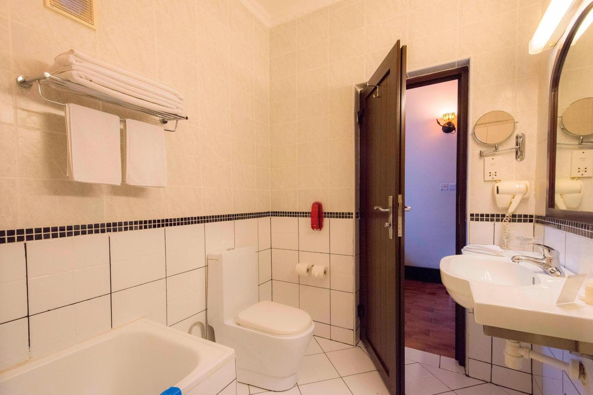 Protea Hotel By Marriott Dar Es Salaam Courtyard Ngoại thất bức ảnh