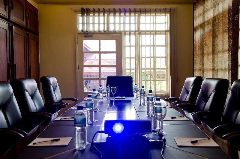 Protea Hotel By Marriott Dar Es Salaam Courtyard Ngoại thất bức ảnh