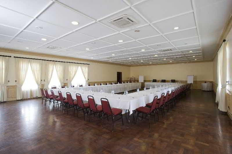 Protea Hotel By Marriott Dar Es Salaam Courtyard Ngoại thất bức ảnh
