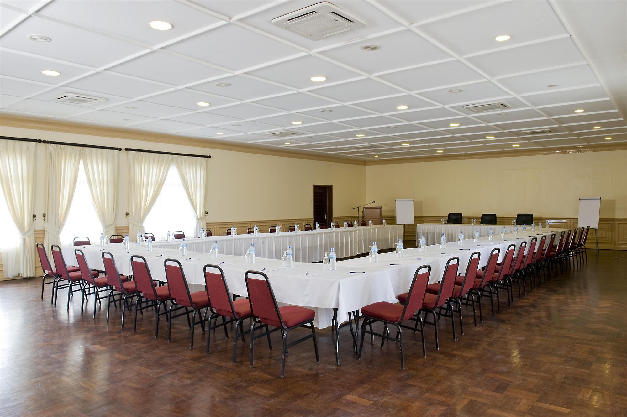Protea Hotel By Marriott Dar Es Salaam Courtyard Ngoại thất bức ảnh